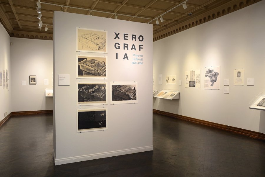 Vista de la exposición "Xerografía: Copyart in Brazil, 1970-1990", Universidad de San Diego, California, 2017. Cortesía de la galería