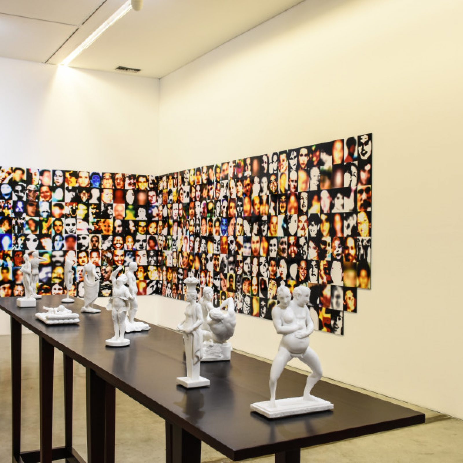 Vista de la muestra Formas de libertad de Carlos Motta en el Museo de Arte Moderno de Medellín, Colombia. Foto: cortesía MAMM.