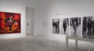Vista de la exposición Pessoa. Todo arte es una forma de literatura, en el Museo Reina Sofía, Madrid, 2018. Foto: Joaquín Cortés/Romás Lores. Archivo fotográfico del Museo Reina Sofía (MNCARS)