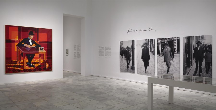 Vista de la exposición Pessoa. Todo arte es una forma de literatura, en el Museo Reina Sofía, Madrid, 2018. Foto: Joaquín Cortés/Romás Lores. Archivo fotográfico del Museo Reina Sofía (MNCARS)