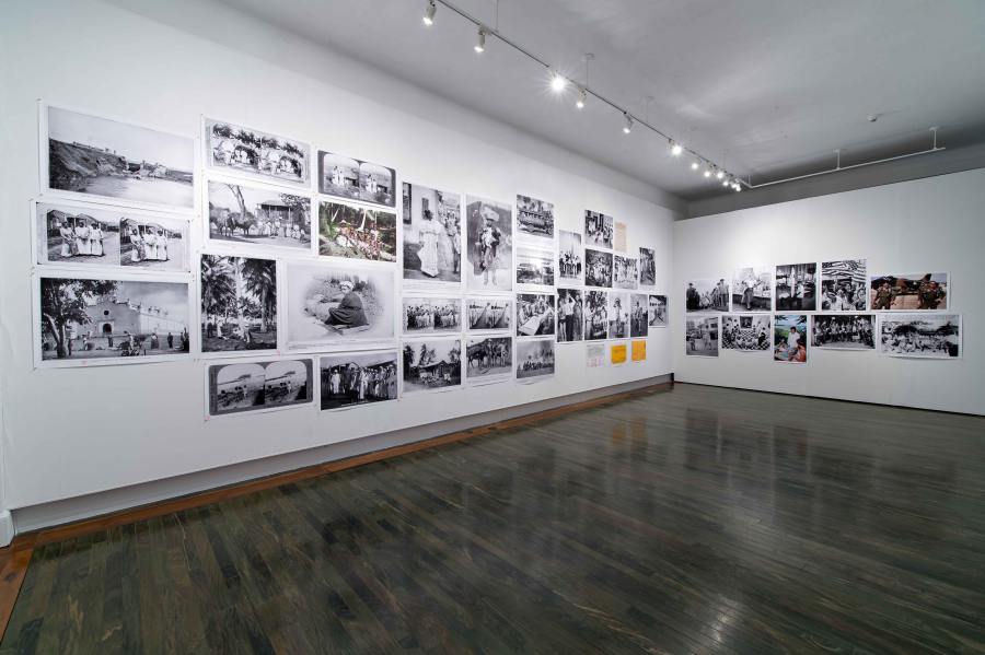 Vista de la exposición "Entredichos: Nuevas adquisiciones de la colección permanente del Museo de Arte Contemporáneo de Puerto Rico", San Juan, 2018. Cortesía del museo