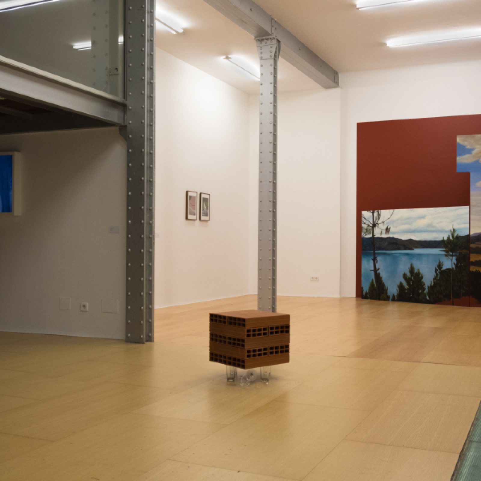 Vista de la muestra colectiva Horizonte de Sucesos en OTR Espacio de Arte, Madrid. Foto: cortesía de la galería.