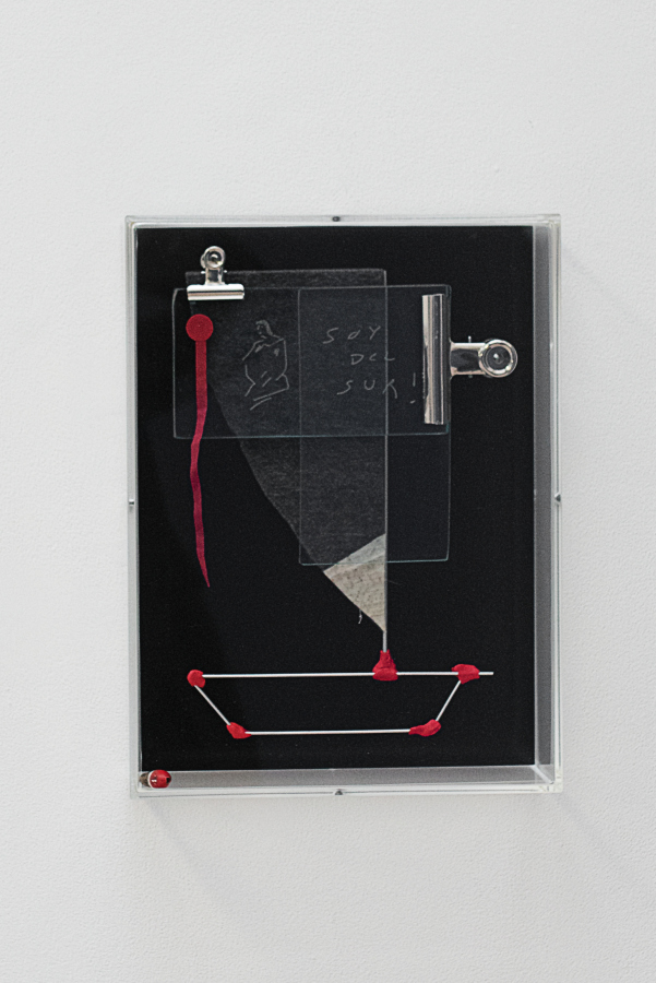 Vista de la exposición "A la recherche du vent perdu (In search of the lost wind)", de Enrique Ramírez, en Cecilia Brunson Projects, Londres, 2018. Foto cortesía de la galería