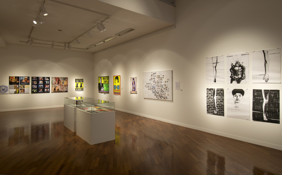 Vista de la exposición "Energías Sociales / Fuerzas Vitales. Natalia Iguiñiz: Arte, Activismo, Feminismo (1994-2018)", en el ICPNA (Instituto Cultural Peruano Norteamericano), Lima, 2018. Foto cortesía ICPNA