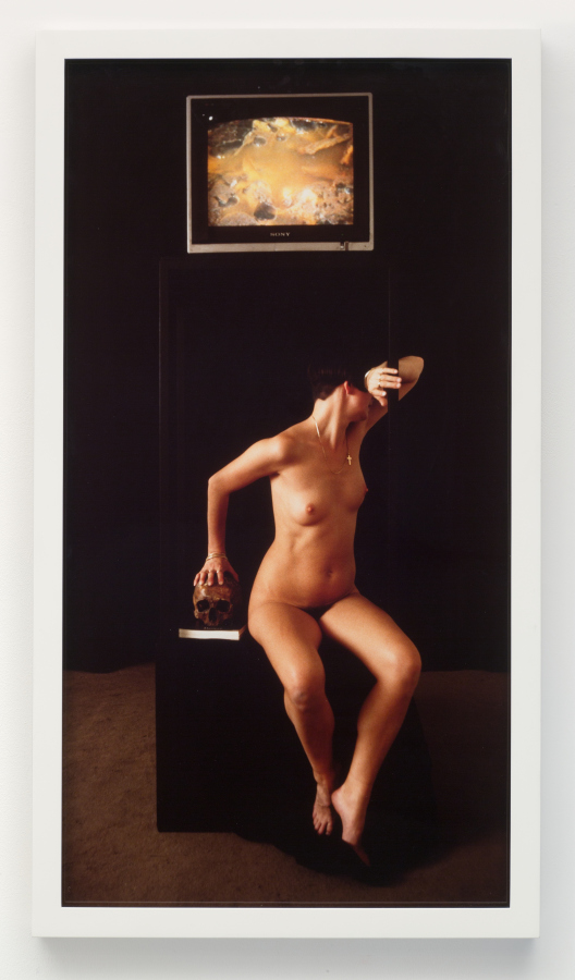 Helen Chadwick, Ruin, 1986, fotografía a color, 91.5 x 46 cm. Edición de 5. Copyright: acervo de la artista. Cortesía: Richard Saltoun Gallery