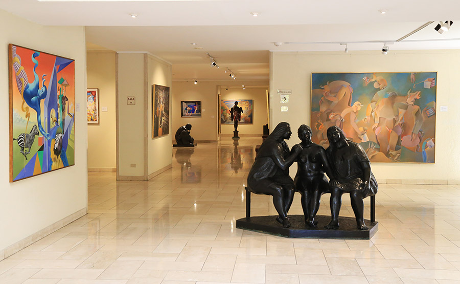 Vista de las salas dedicadas al arte latinoamericano en el Museo Ralli de Santiago, Chile. Foto: cortesía del museo.