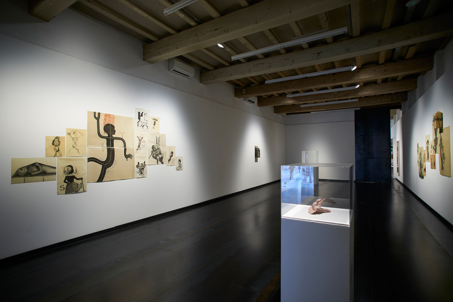 Vista de la exposición "Meridianos", de Sandra Vásquez de la Horra, en galería Senda, Barcelona, 2018. Cortesía de la galería