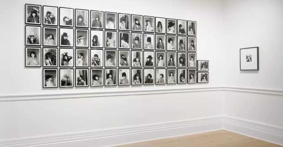 Renate Bertlmann, Transformations, 1969-2013, 53 fotografías en blanco y negro impresas en papel barita, 25 x 17 cm c/u. Edición de 3 + 1 PA. Copyright Renate Bertlmann. Cortesía: Richard Saltoun Gallery