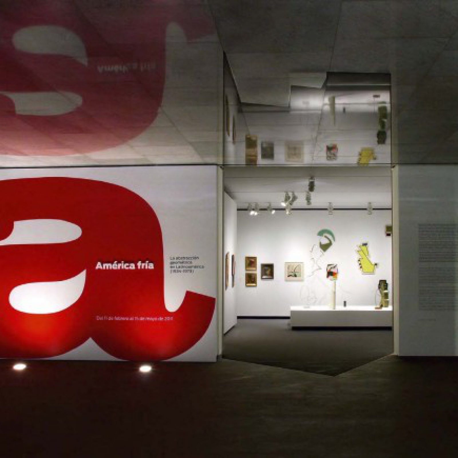 Vista de la exposición América Fría en la Fundación Juan March, Madrid, 2011. Cortesía: Osbel Suárez / Fundación Juan March