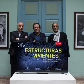 De izquierda a derecha: Jesús Fuenmayor, curador general de la XIV Bienal de Cuenca; Cristóbal Zapata, director Ejecutivo de la Bienal; y Félix Suazo, curador pedagógico. Cortesía: Bienal de Cuenca 2018