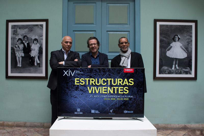 De izquierda a derecha: Jesús Fuenmayor, curador general de la XIV Bienal de Cuenca; Cristóbal Zapata, director Ejecutivo de la Bienal; y Félix Suazo, curador pedagógico. Cortesía: Bienal de Cuenca 2018