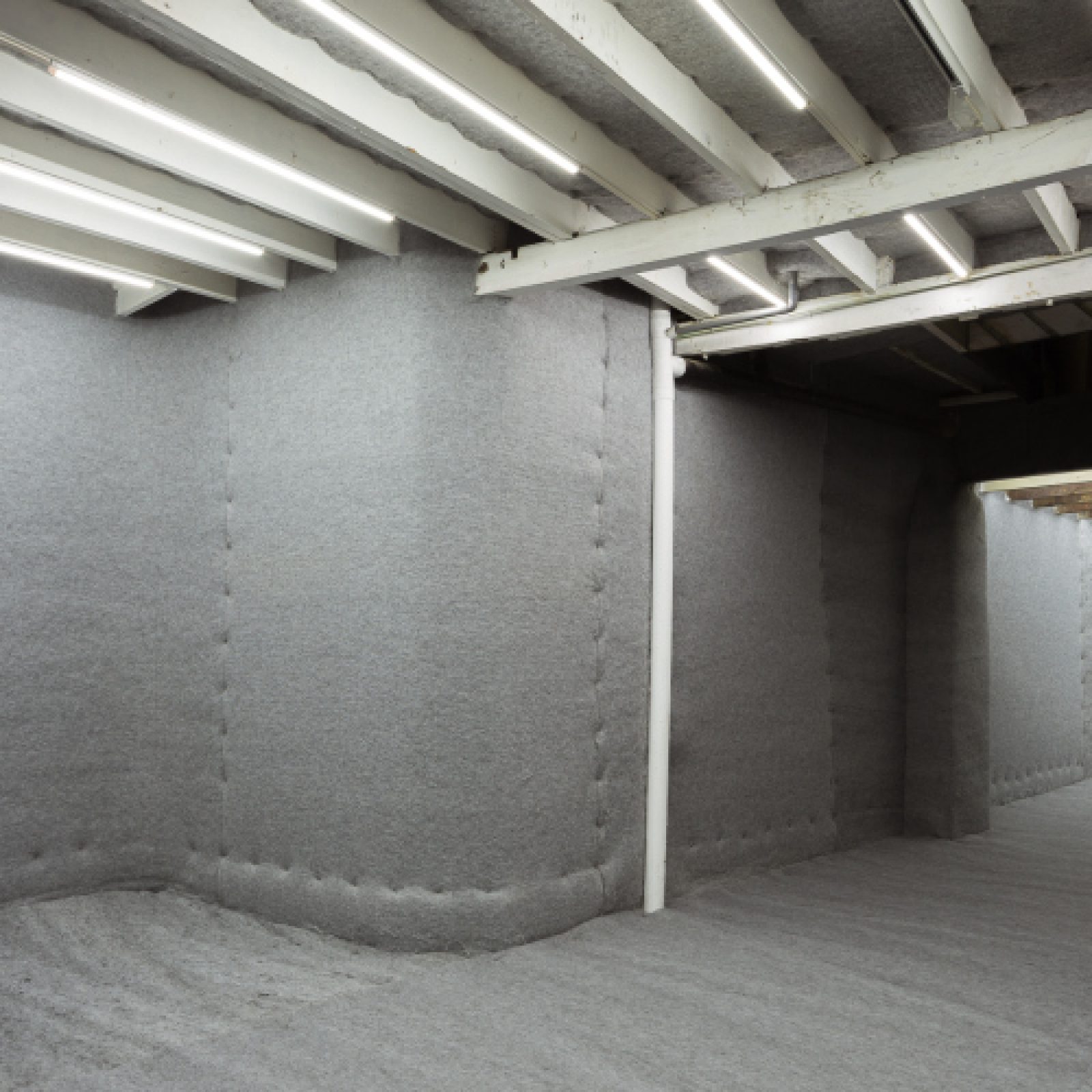 Vista de la exposición "Ceguera", de Catalina Andonie, en Sagrada Mercancía, Santiago de Chile, 2018. Foto: Felipe Ugalde
