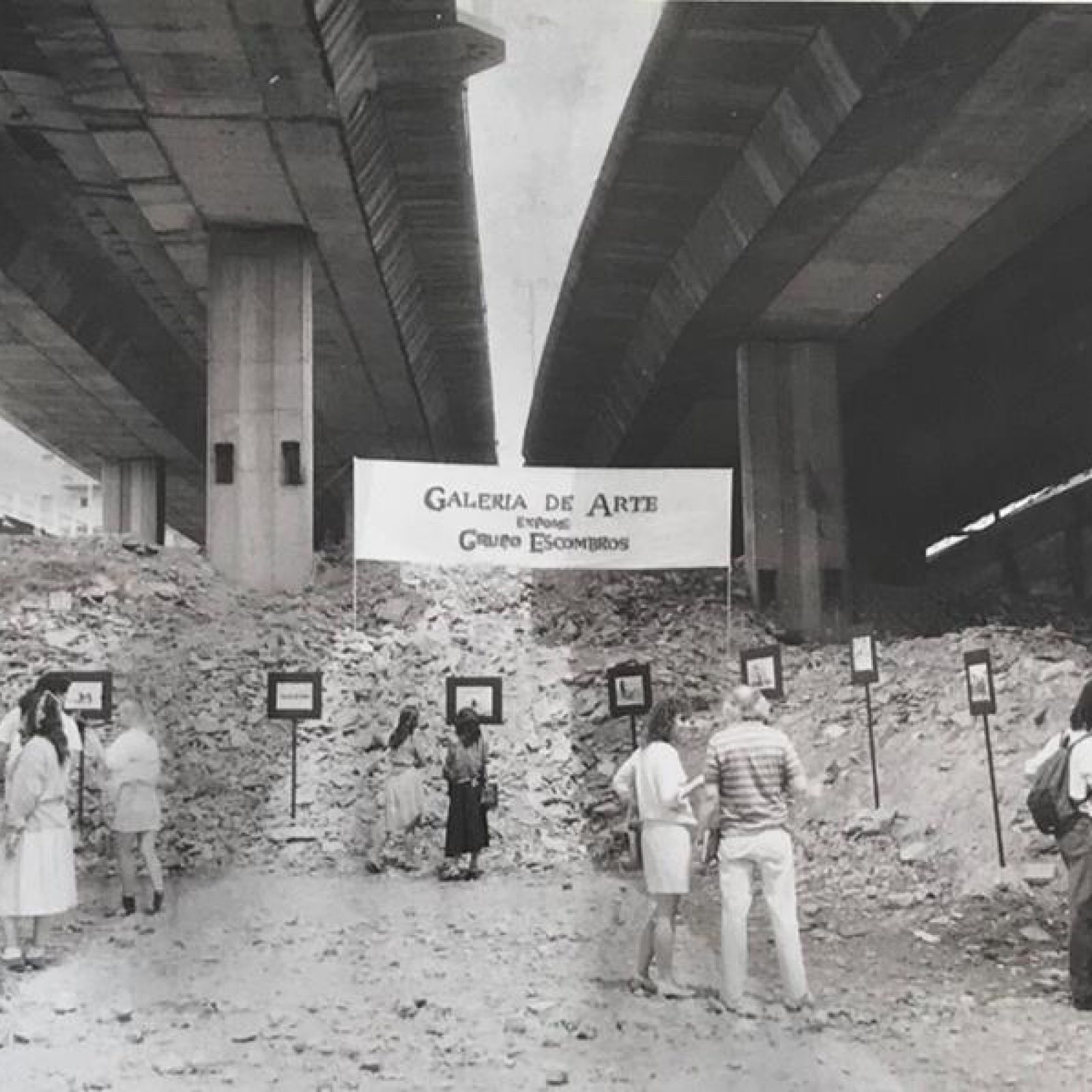 "Grupo Escombros. PANCARTAS,1988-2018. 30 años", en Walden, Buenos Aires, 2018. Cortesía de la galería