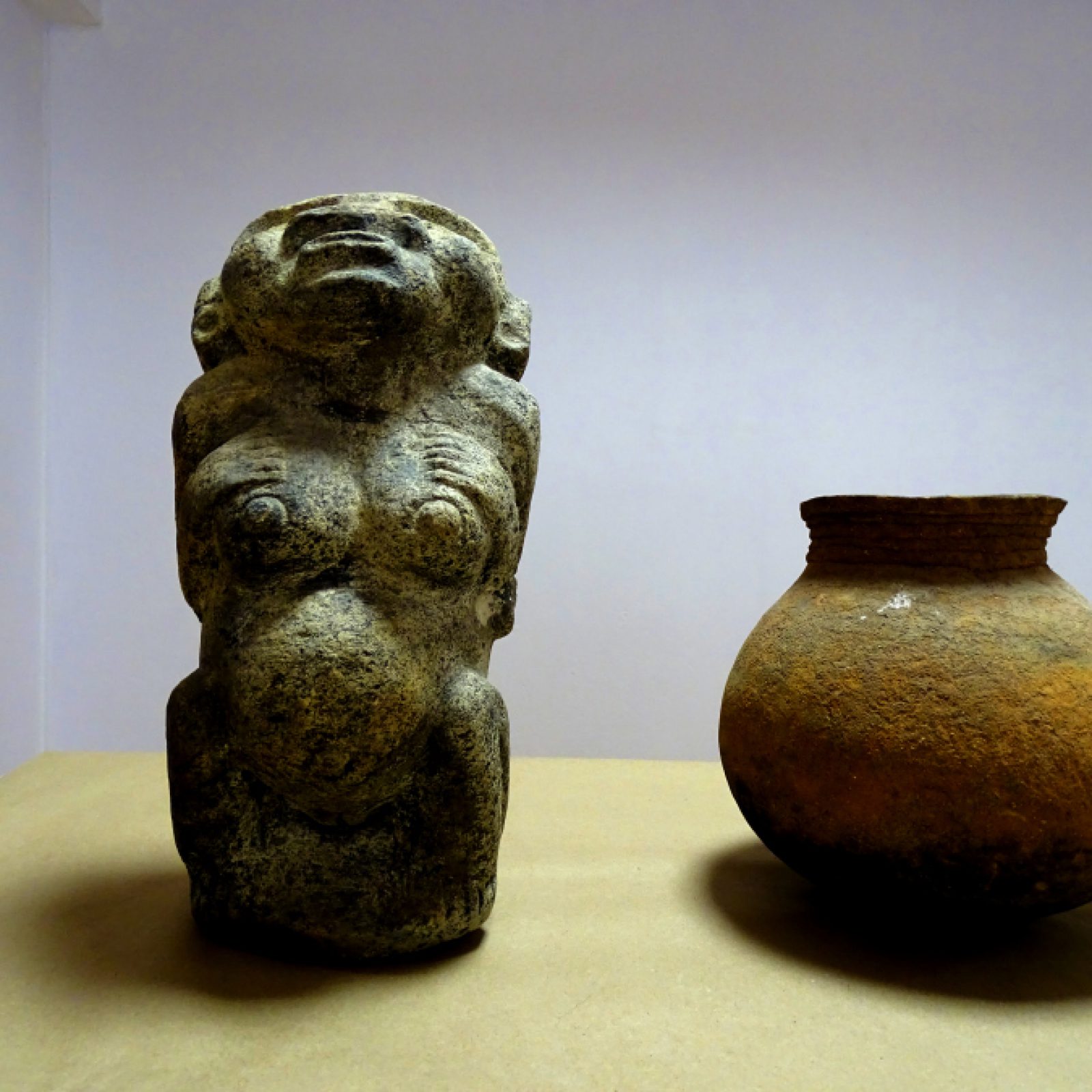 Colección de Arqueología de Fabiola Peña en el Primer Encuentro del Alto Magdalena, Arte Contemporáneo y Arqueología (ARCA), Pitalito, Colombia, 2018. Cortesía: info de bolsillo