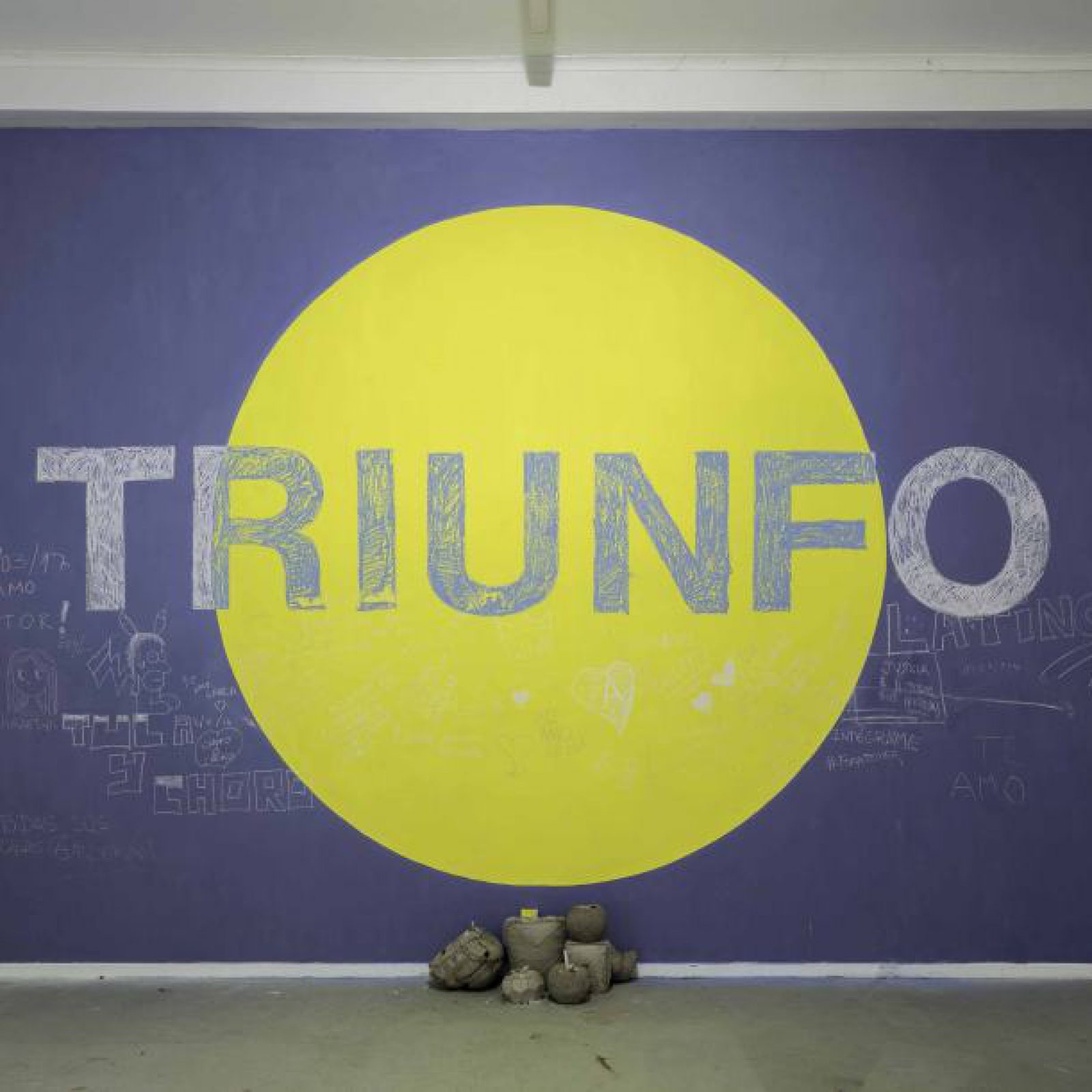 Diego Santa María, Club Social y Deportivo Porvenir (detalle), 2017, látex sobre muro y tiza, vaciados de cemento y velas. Cortesía: Galería NAC (Santiago). Sección Plataforma, ArtLima 2018