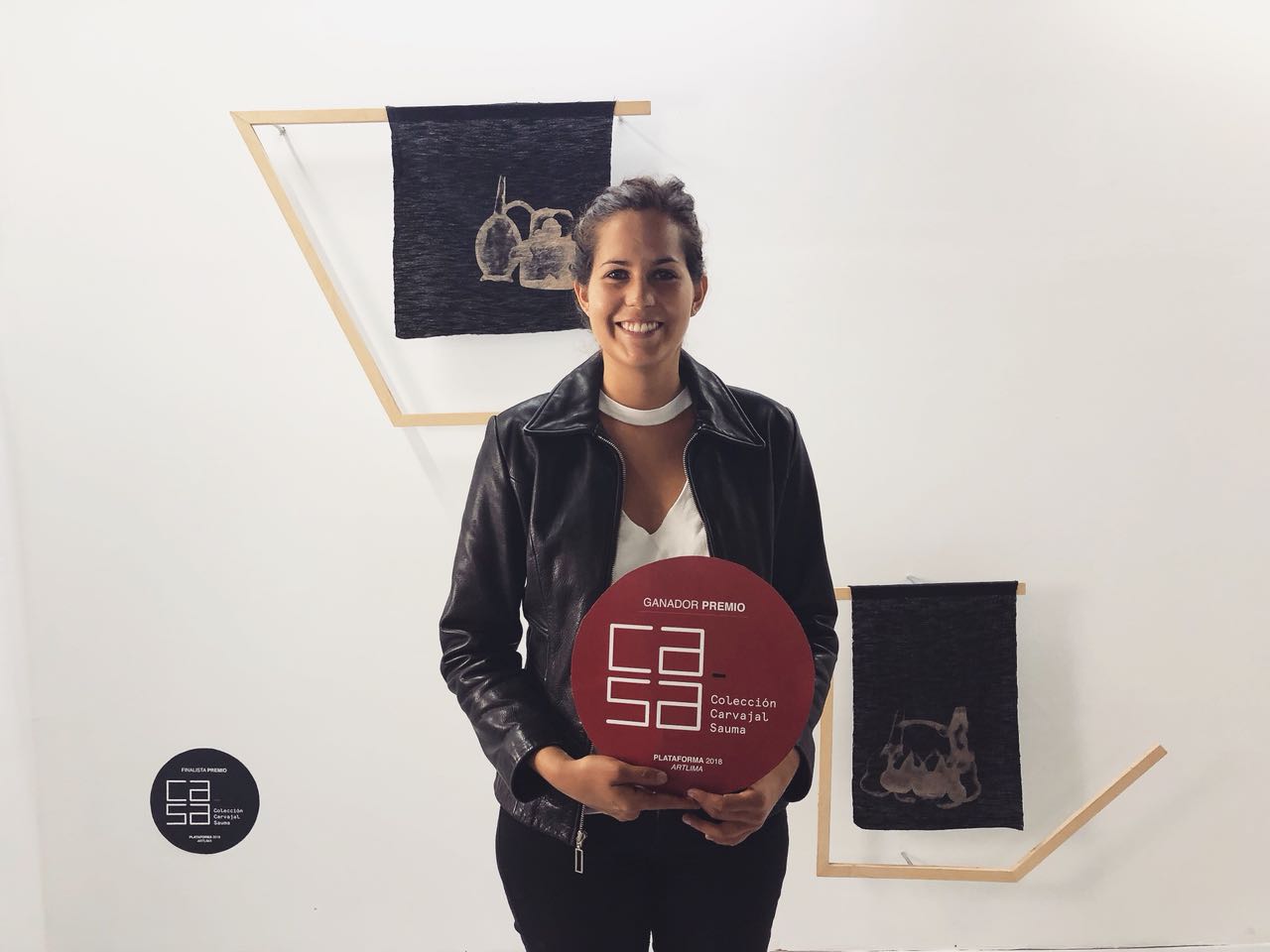 Frances Munar, ganadora del Premio Ca.Sa en la Feria ArtLima 2018, sección "Plataforma". Stand de Galería Tokio, Lima. Foto: Cristián Aninat/Cortesía: Ca.Sa