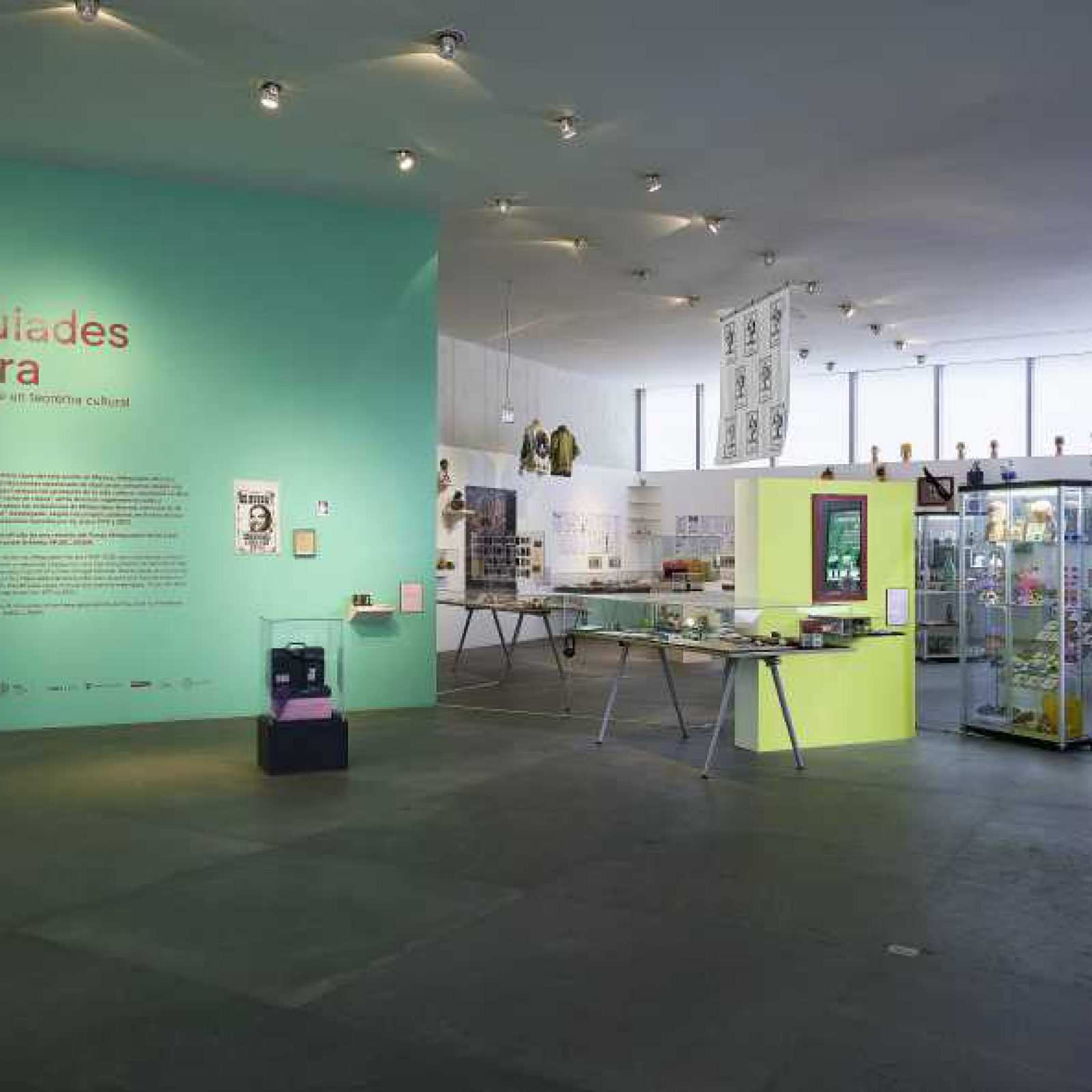 Vista de la exposición “Melquiades Herrera. Reportaje plástico de un teorema cultural”, en el Museo Universitario Arte Contemporáneo (MUAC), 2018. Foto: Oliver Santana. Cortesía MUAC.