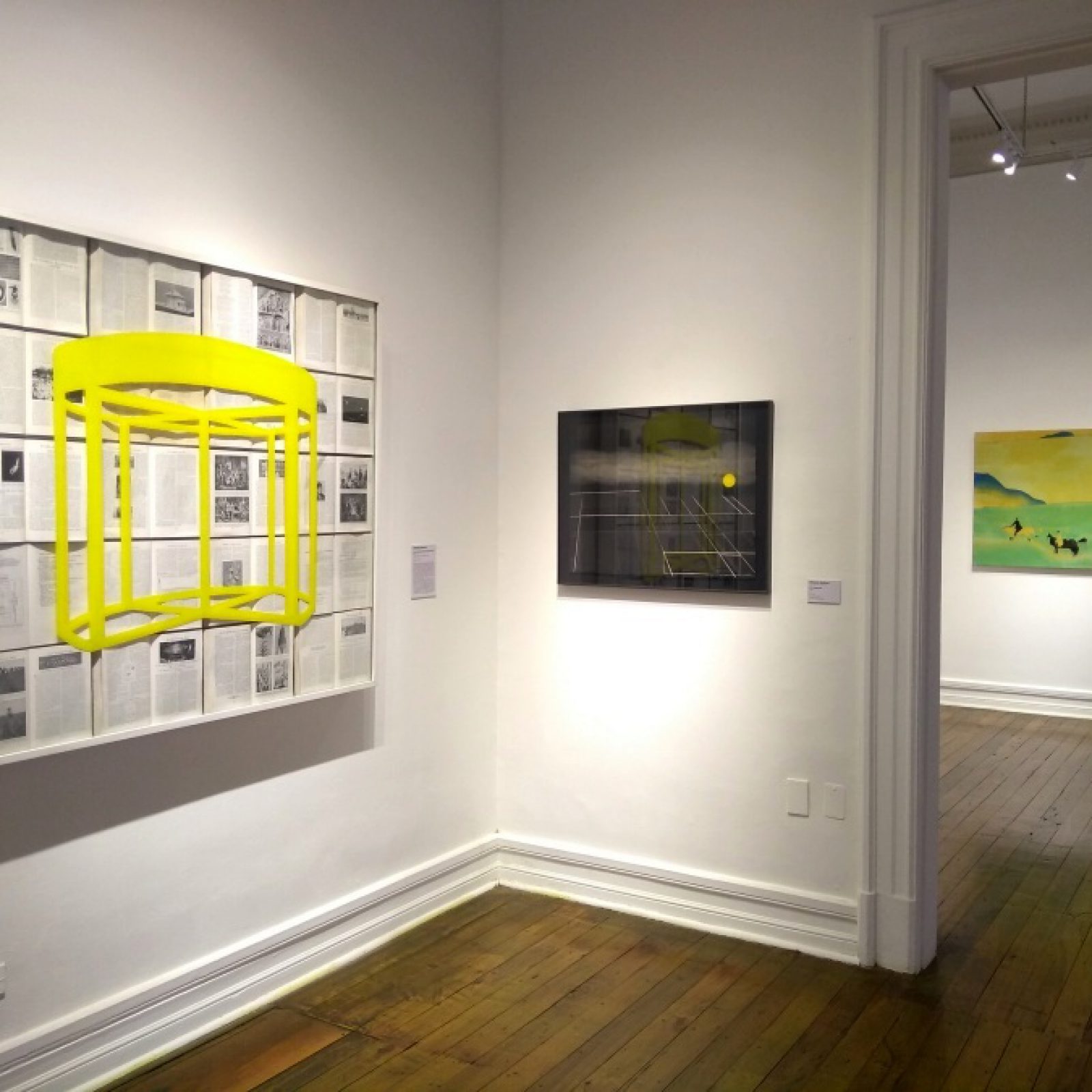 Vista de la exposición "Colección Abierta", en en la Fundación Cultural de Providencia – Palacio Schacht, Santiago de Chile, 2018. Foto: Alejandra Villasmil