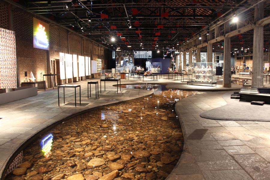 Vista de la exposición "Lugares de Delirio" en el SESC Pompeia, Sao Paulo, Brasil, 2018. Foto: Marcel Verrumo