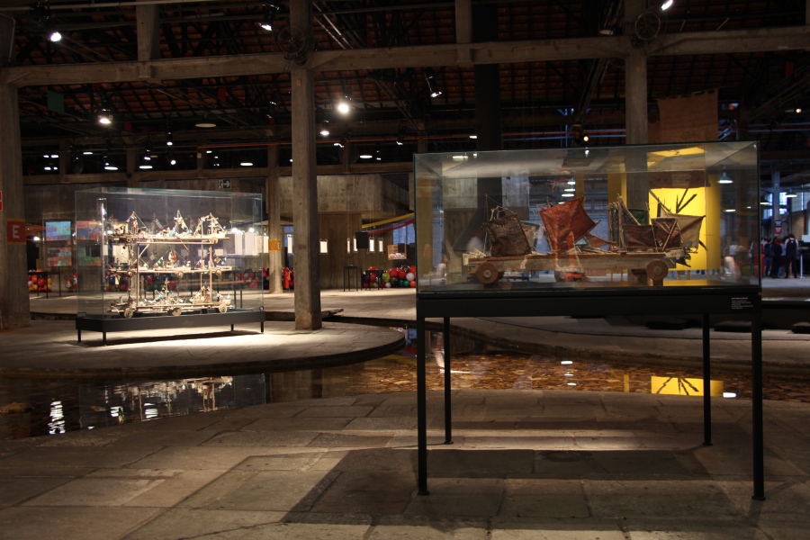 Vista de la exposición "Lugares de Delirio" en el SESC Pompeia, Sao Paulo, Brasil, 2018. Foto: Marcel Verrumo