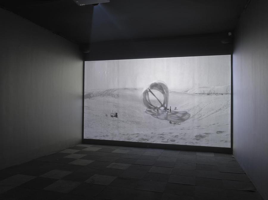 Vista de la exposición "Solar Rhythms", de Tomás Saraceno, en Tanya Bonakdar Gallery, Nueva York, 2018. Cortesía del artista y Tanya Bonakdar Gallery
