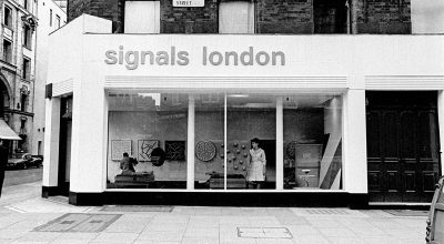 Vista del exterior de la galería Signals London en 39 Wigmore Street, Londres, 1966. Cortesía: Sotheby's Londres