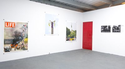Vista de la exposición "Palo Encebao'", de José Castrellón, en Km 0.2, San Juan de Puerto Rico, 2018. Cortesía de la galería