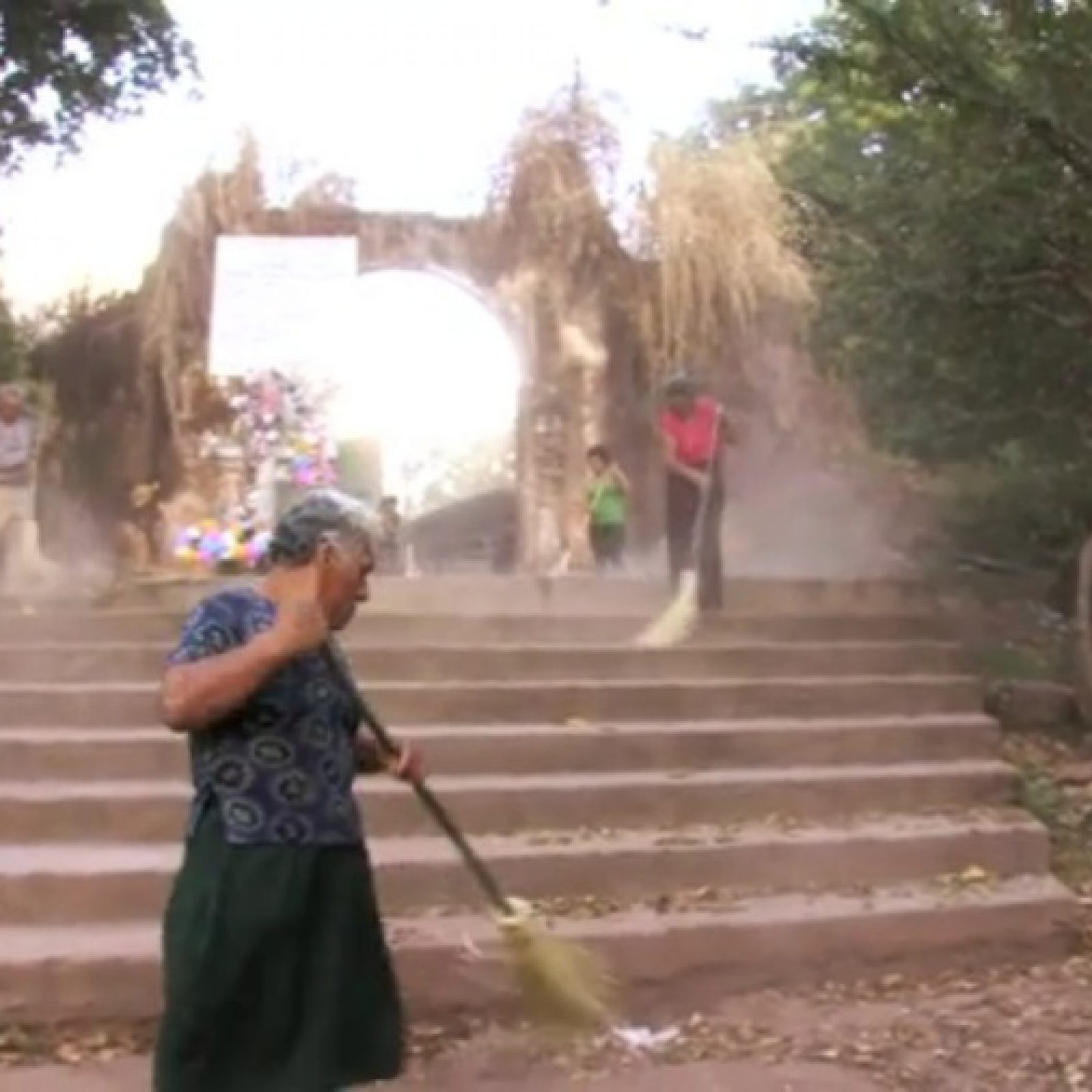Verónica Vides, La Barrida, 2010, still de video. Cortesía de la artista