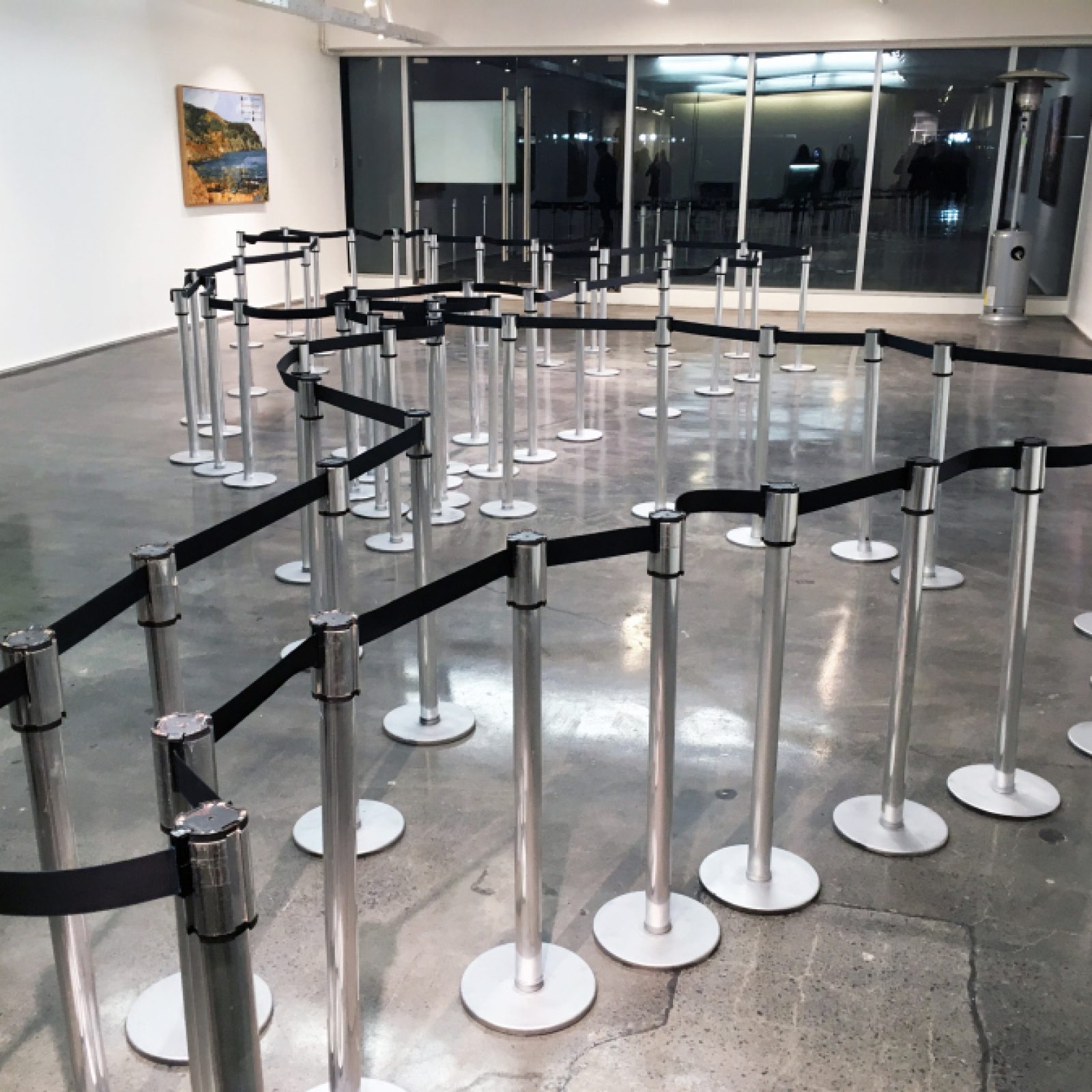 Vista de la exposición "Fronteras Naturales", de Mateo Maté, en Galería Isabel Aninat, Santiago de Chile, 2018. Foto: Nicolás Narvéz