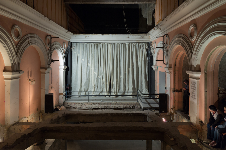 Vista de "Cuatro Actos", un proyecto multimedia de Tania Candiani, en Espacio Odeón, Bogotá, 2018. Foto cortesía de la artista