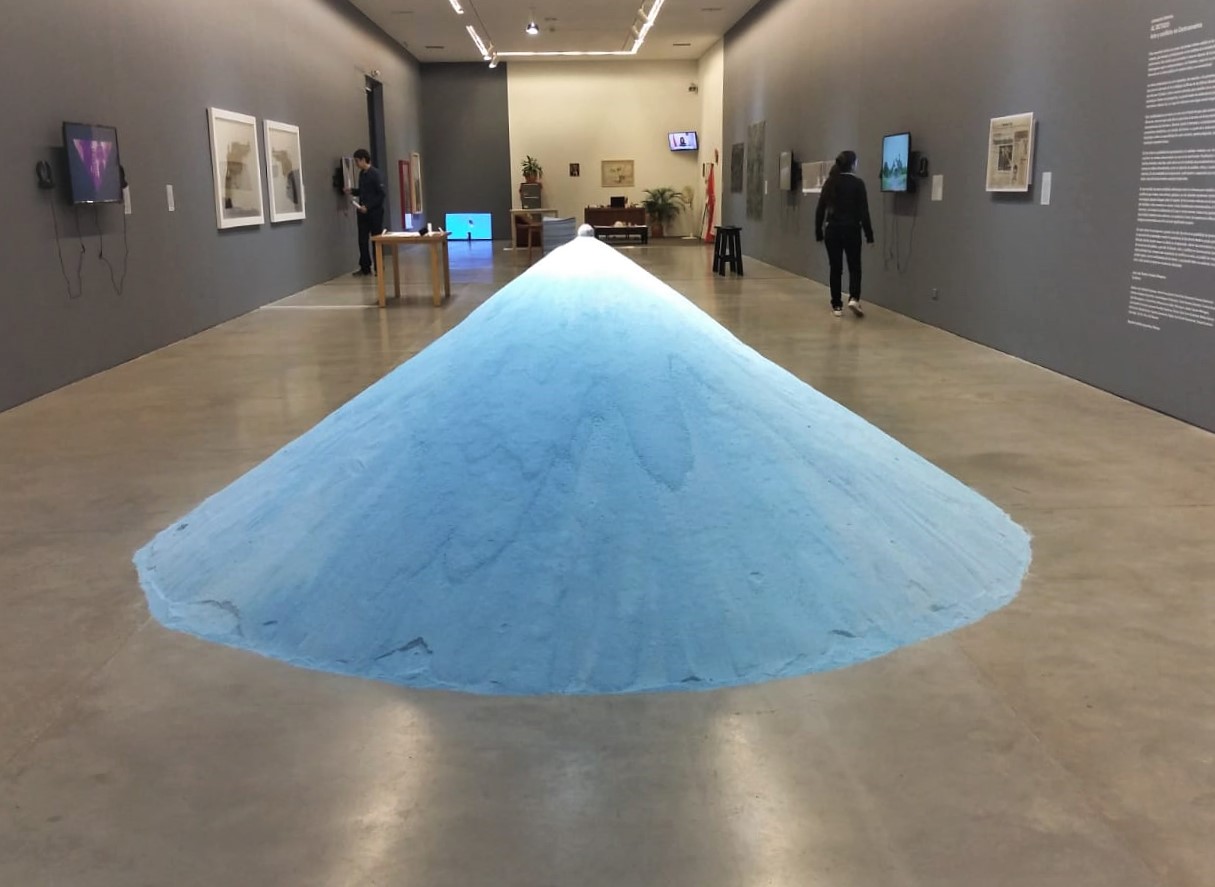 Vista de la exposición "Al Dictado. Arte y conflicto en Centroamérica", en el Museo de Arte Moderno de Medellín, Colombia, 2018. Foto: Úrsula Ochoa
