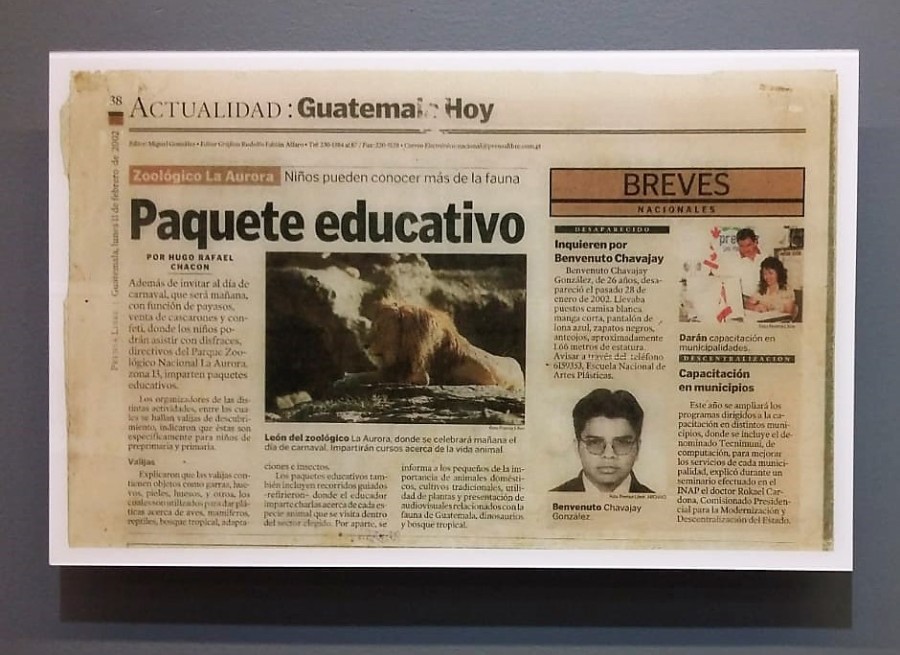 Benvenuto Chavajay, El desaparecido, 2002. Vista de la exposición "Al Dictado. Arte y conflicto en Centroamérica", en el Museo de Arte Moderno de Medellín, Colombia, 2018. Foto: Úrsula Ochoa