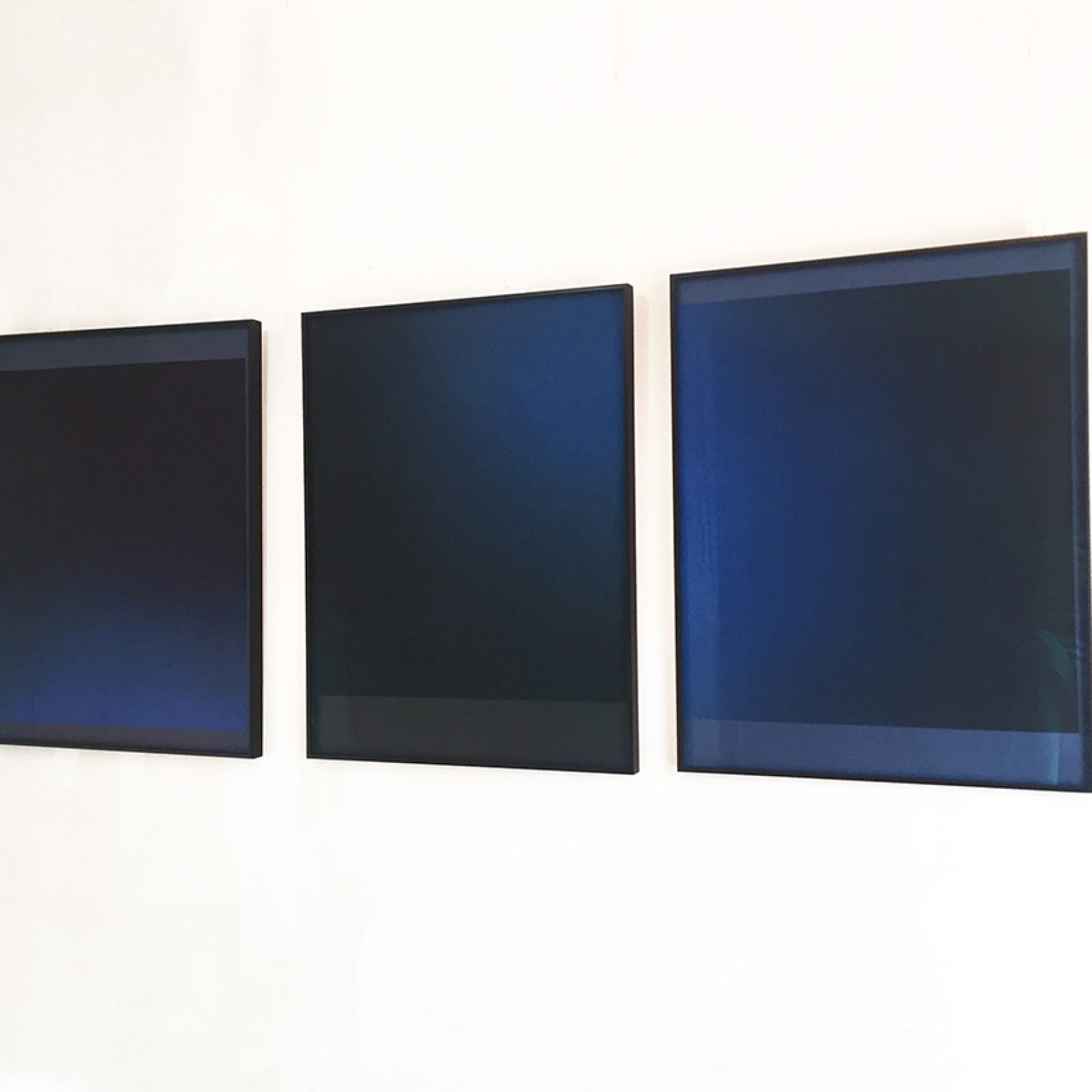Catalina Valenzuela Reymond, Serie Luz Azul, 2017, pastel seco sobre papel, 60 x 50 cm c/u. Cortesía de la artista
