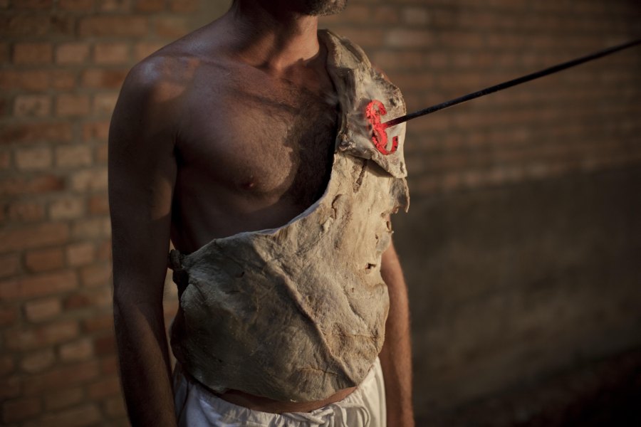 Ayrson Heráclito, Transmutação da Carne (Transmutación de la carne), 2015, performance, São Paulo. Foto: Christian Cravo