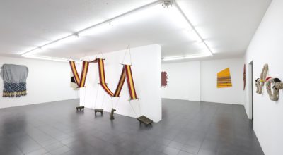 Vista de la exposición de Antonio Pichillá en Galería Extra, Ciudad de Guatemala, 2018. Cortesía de la galería