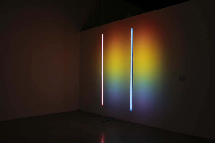 Iza Páez, Rainbow energy, 2018, instalación lumínica, 200 cm x 300 cm. Cortesía: CAC