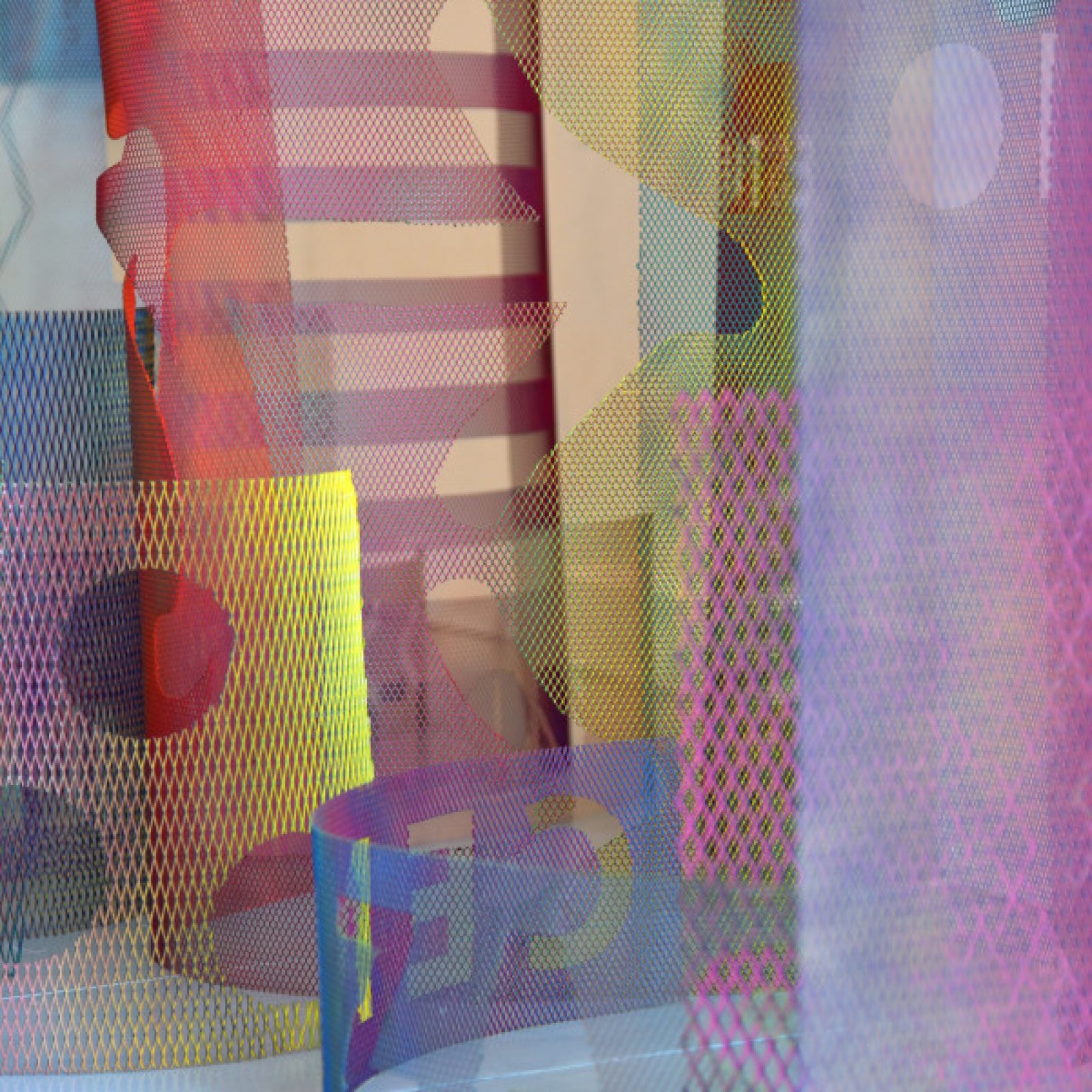 Vista de la exposición "El acero está hecho de estrellas petrificadas", de Rodrigo Vergara, en Galería NAC + Espacio Monclova, Lima, 2018. Cortesía del artista y Galería NAC