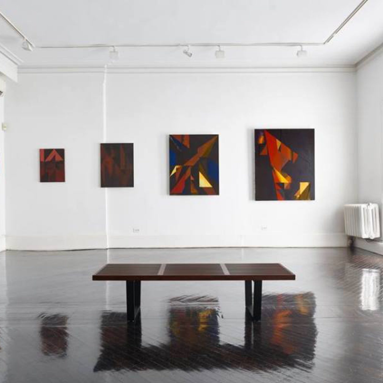 Vista de la exposición "Jaime Gili: Dark Paintings", en Henrique Faria Fine Arts, Nueva York, 2018. Foto: Arturo Sánchez. Cortesía del artista y HFFA