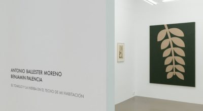 Vista de la exposición "El tomillo y la hierba en el techo de mi habitación", de Antonio Ballester Moreno y Benjamín Palencia, en Maisterravalbuena, Madrid, 2018. Cortesía de la galería
