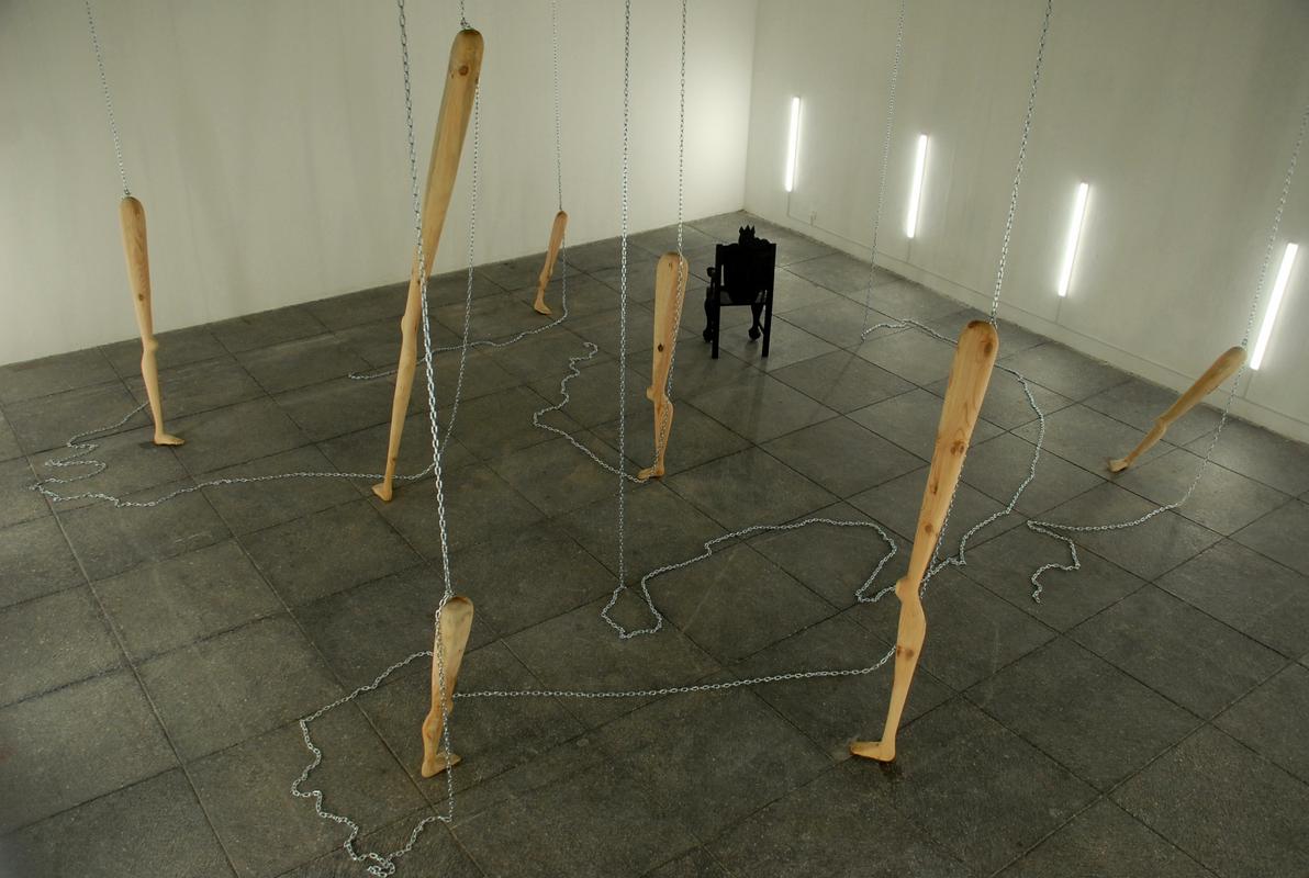 Vista de la exposición "El sexto estado", de Naufus Ramírez-Figueroa, en la Sala de Arte Público Siqueiros, Ciudad de México, 2018. Cortesía: SAPS