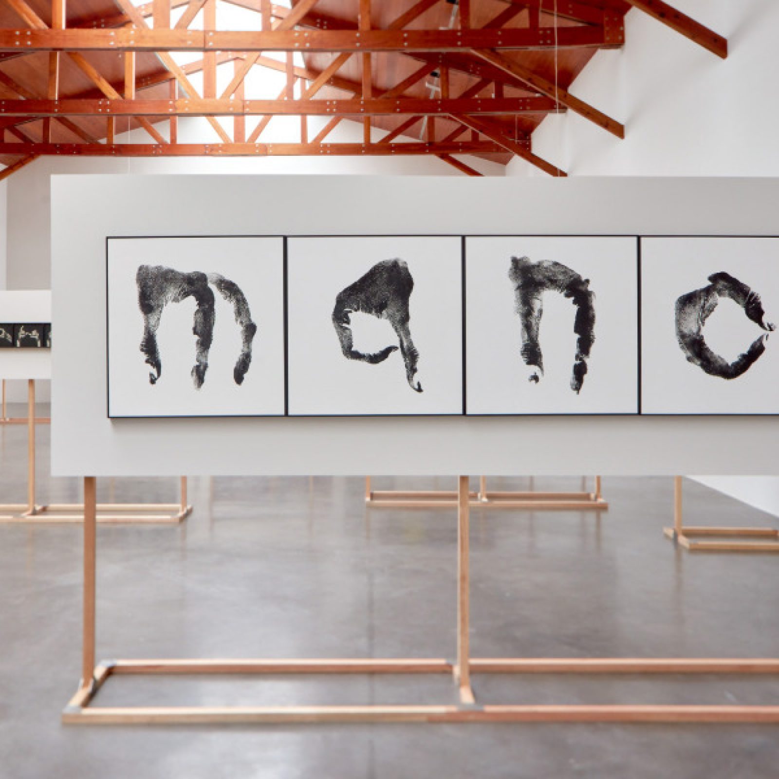Vista de la exposición "Ya no, todavía no", de Iñaki Bonillas, en kurimanzutto, Ciudad de México, 2018. Cortesía de la galería