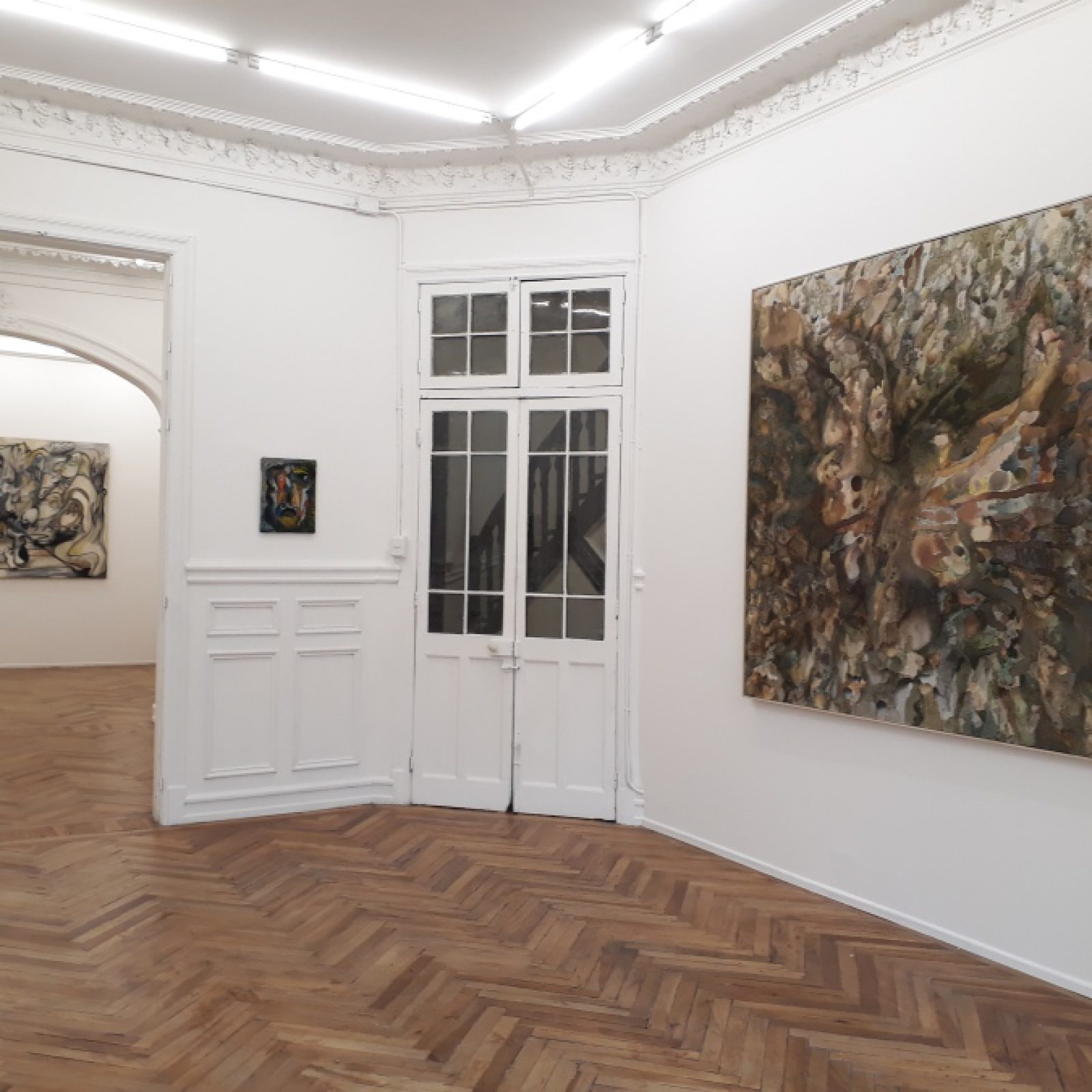 Vista de la exposición "Es kétchup", de Alejandro Palacios, en The Intuitive Machine, Santiago de Chile, 2018. Foto cortesía de la galería