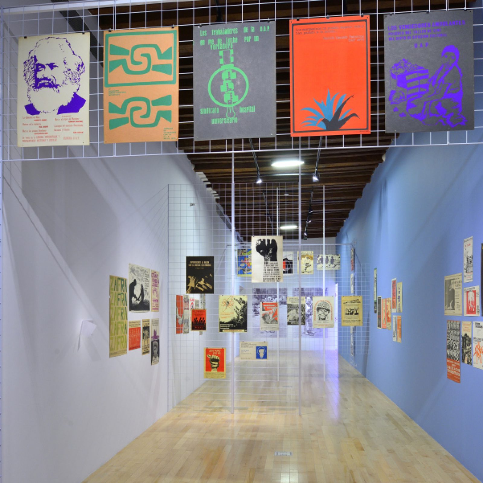 Vista de la exposición "La Demanda Inasumible. Imaginación social y autogestión gráfica en México, 1968-2018", en el Museo Amparo, Puebla, México, 2018. Foto cortesía del Museo Amparo.