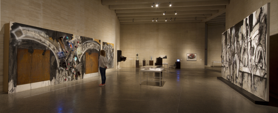 Wolf Vostell, VIDA = ARTE = VIDA. Vista de la exposición en MUSAC, Museo de Arte Contemporáneo de Castilla y León, 2018