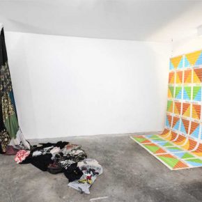 Vista de la exposición "Anexo Metropolitano", de José Caerlos "Yisa", en Galería Mario Kreuzberg (GMK), Berlín, 2018. Cortesía del artista