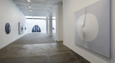 Zilia Sánchez, Heroicas Eróticas en Nueva York, 2014, vista de la exposición en Galerie Lelong, NY. Cortesía de la galería