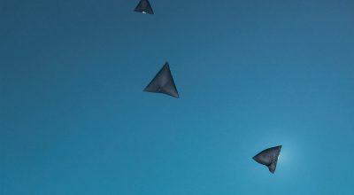 Tomás Saraceno, Albedo, un instalación que deslumbrará en la costa de Miami Beach durante la Semana del Arte con sus estructuras reflectantes solares, esculturas flotantes y cocina solar diaria. Cortesía: ABMB
