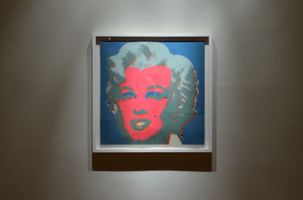 Andy Warhol, Colección Juan Yarur: Un relato personal. Vista de instalación en el MAC Parque Forestal, 2013. Foto: Chi-Hua Salinas Sung