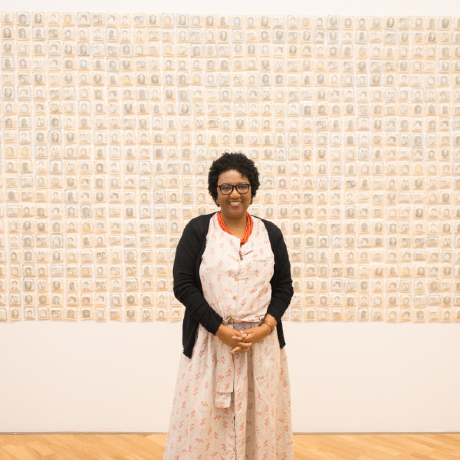 La artista Rosana Paulino en la Pinacoteca. Foto: Levi Fanan / Pinacoteca