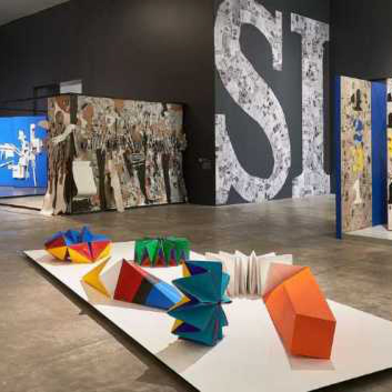Vista de la exposición "Salón Independiente", en el MUAC, Ciudad de México, 2018-2019. Foto: Oliver Santana. Cortesía: MUAC